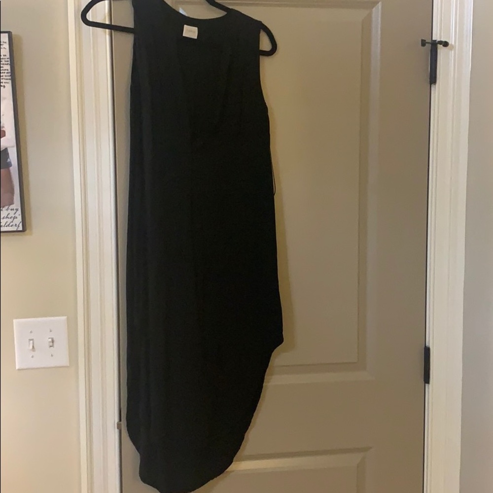 black v neck shift dress